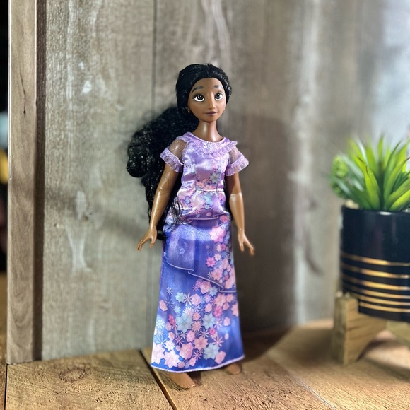 Disney Encanto Isabella Fashion Doll - Picture 4 of 6